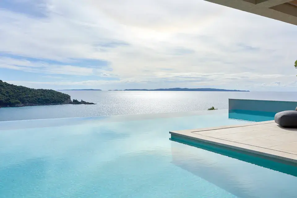 Elix - Deluxe Suite with Private Infinity Pool